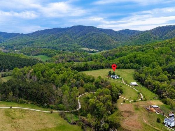 10808 PATRICK HENRY HWY, Roseland, VA 22967