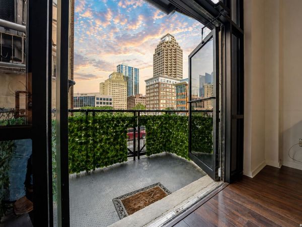 214 E TRAVIS ST, Unit APT 205, San Antonio, TX 78205