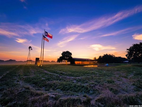 799 County Road 6612, Devine, TX 78016