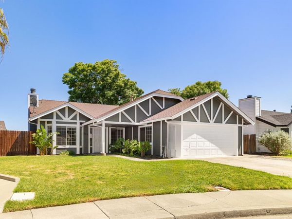 525 Amanda Court, Vacaville, CA 95687