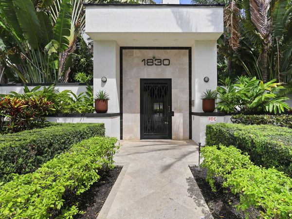 1830 Embassy Drive, Unit 122, West Palm Beach, FL 33401