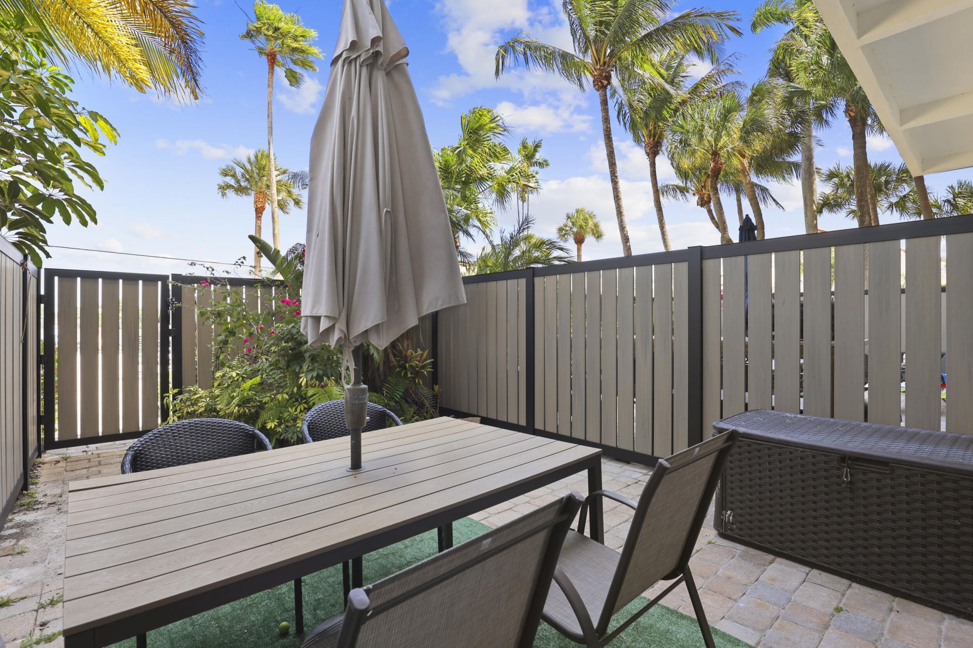 1830 Embassy Drive, Unit 122, West Palm Beach, FL 33401 Photo