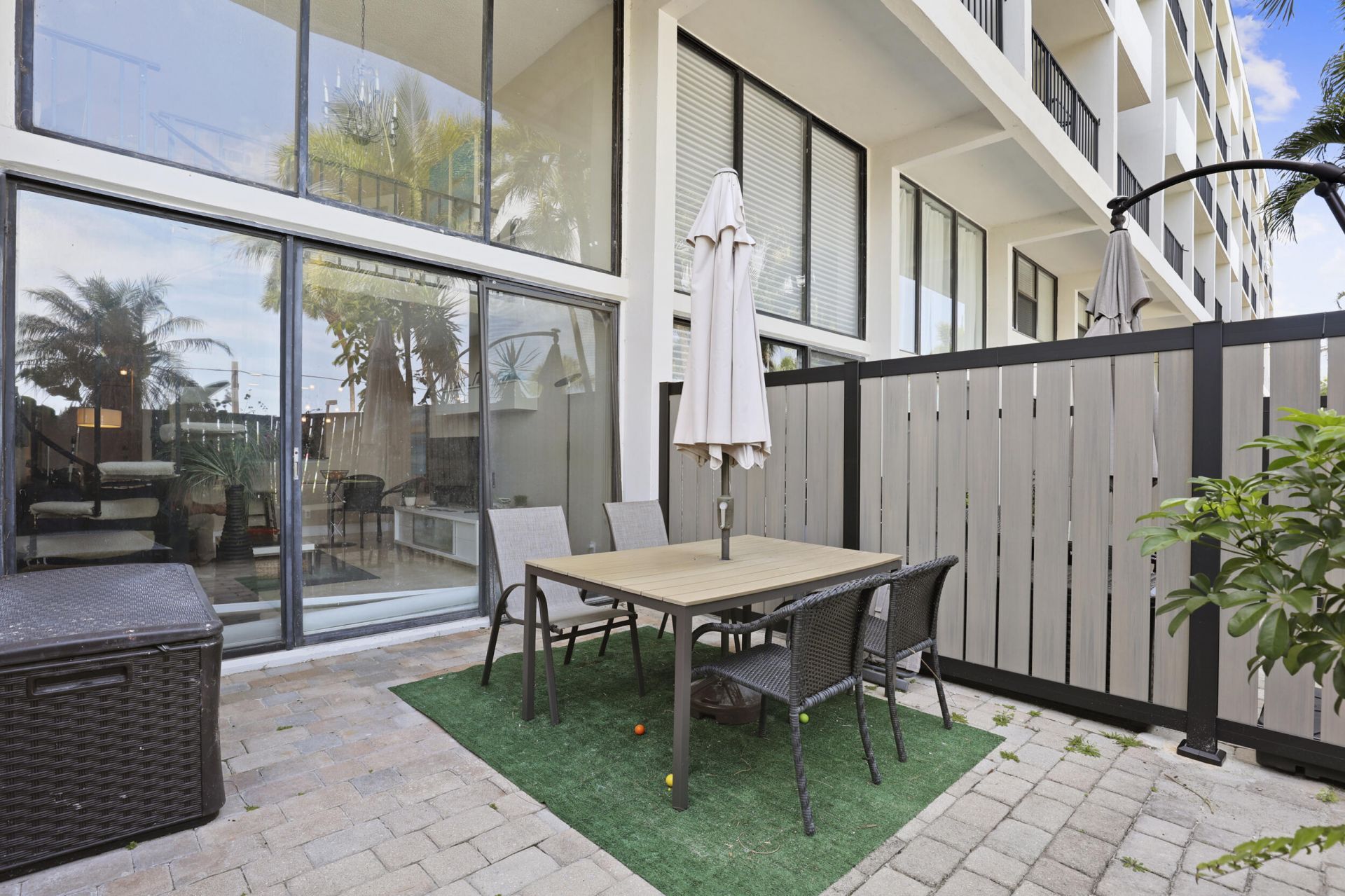 1830 Embassy Drive, Unit 122, West Palm Beach, FL 33401 Photo