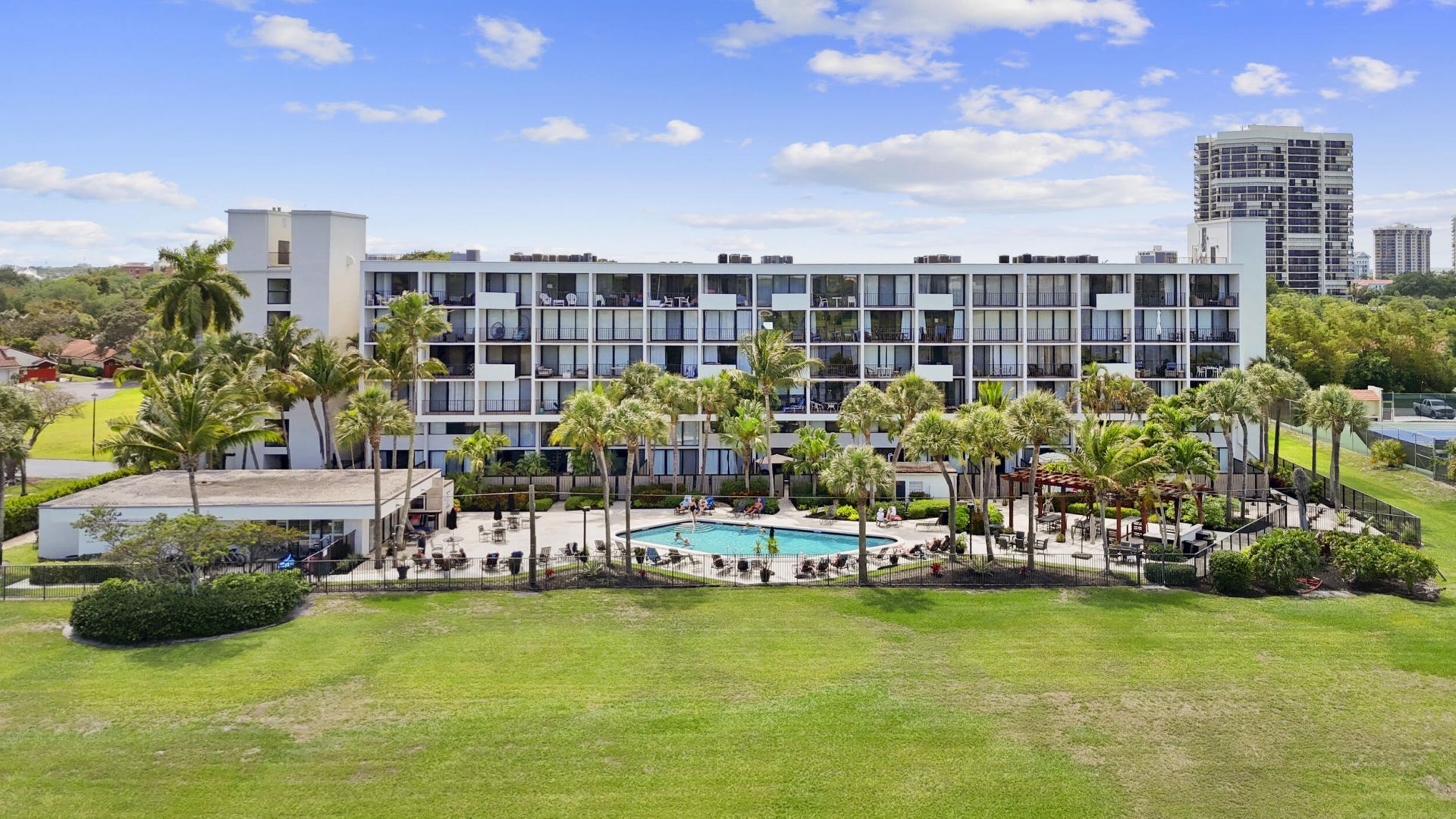 1830 Embassy Drive, Unit 122, West Palm Beach, FL 33401 Photo