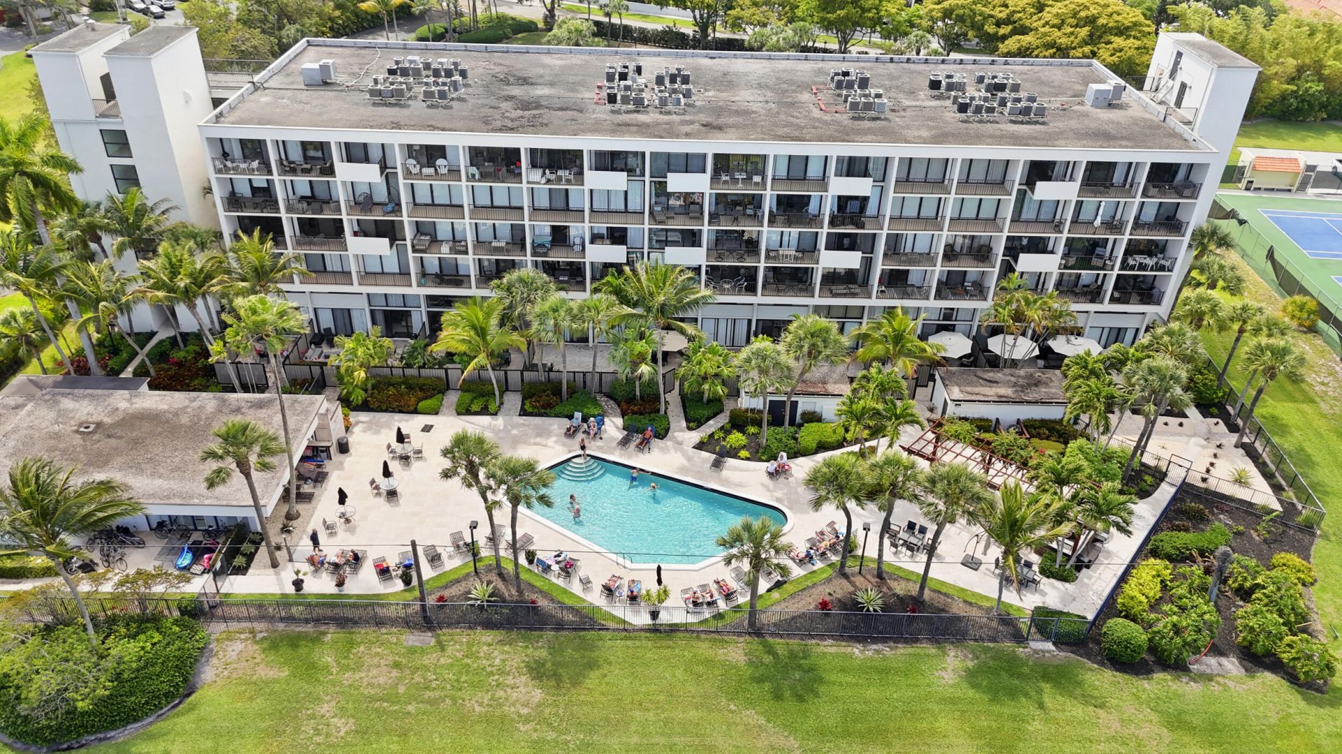 1830 Embassy Drive, Unit 122, West Palm Beach, FL 33401 Photo