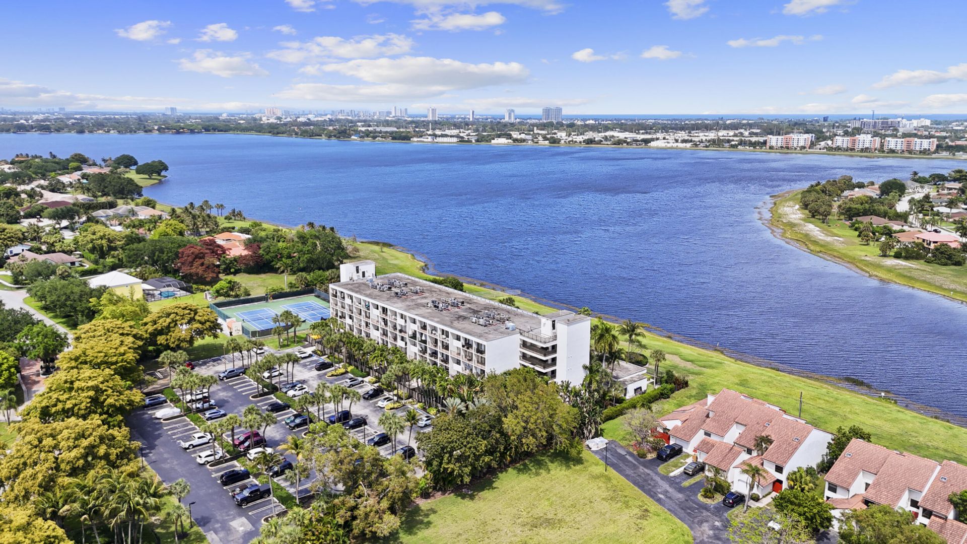 1830 Embassy Drive, Unit 122, West Palm Beach, FL 33401 Photo