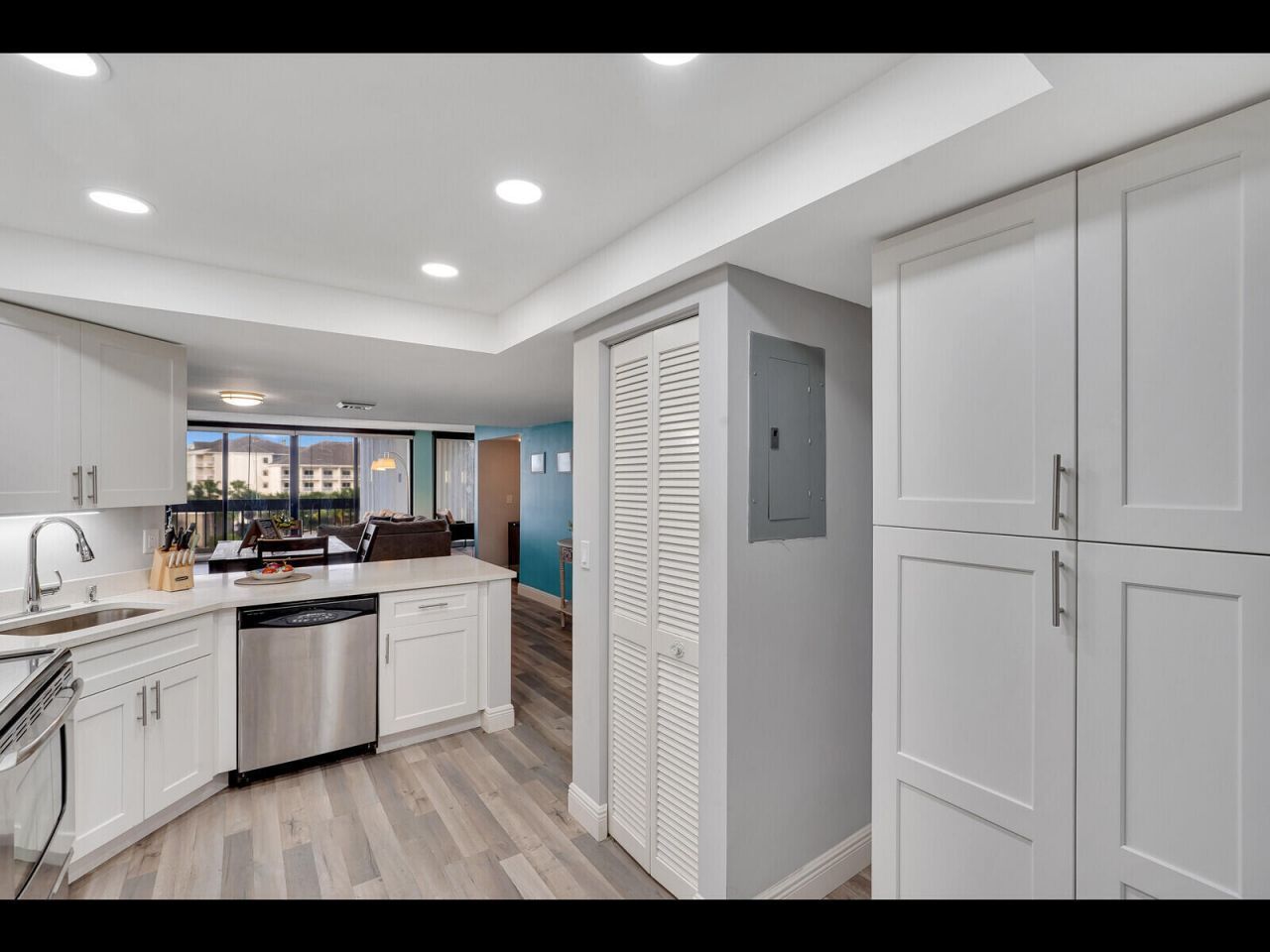 2400 Presidential Way, Unit 401, West Palm Beach, FL 33401 Photo