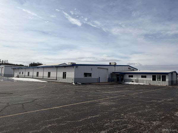 2905 N Lincoln Road, Escanaba, MI 49829