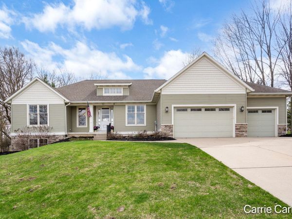 80 Chelsea Ct NE, Rockford, MI 49341