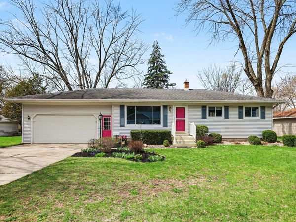 4005 Costa Avenue NE, Grand Rapids, MI 49525