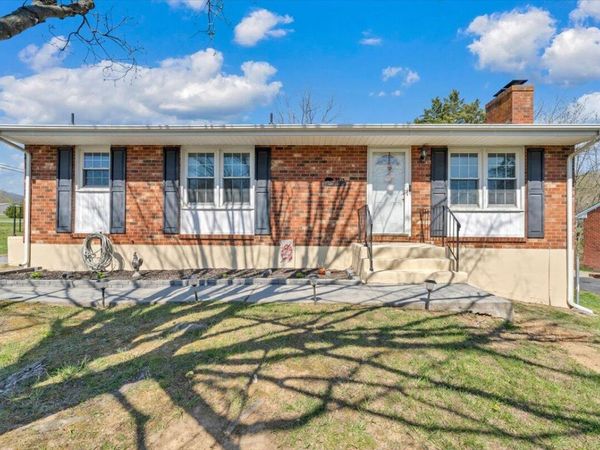 5523 Taney DR , Roanoke, VA 24019