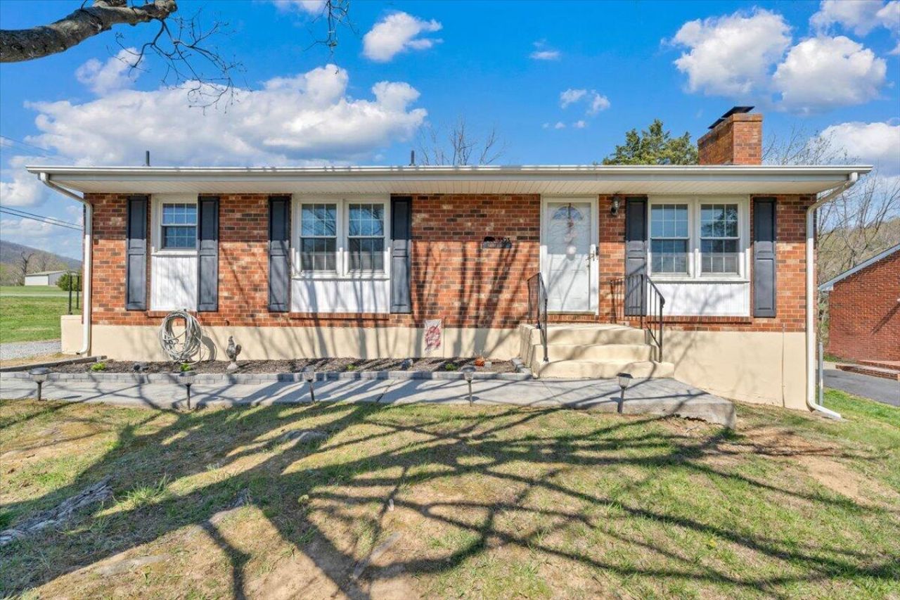 5523 Taney Dr, Roanoke, VA 24019 Main Photo