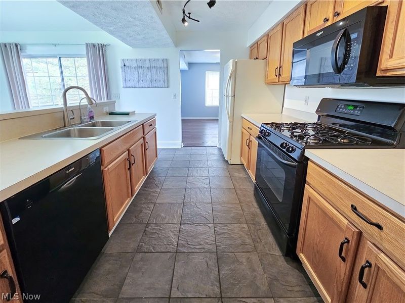 8633 Redtail Court, Macedonia, OH 44056 Photo 6