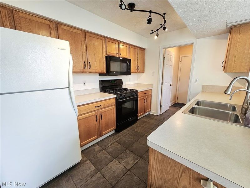 8633 Redtail Court, Macedonia, OH 44056 Photo 7