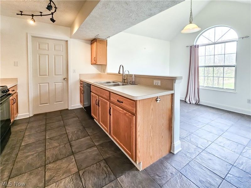 8633 Redtail Court, Macedonia, OH 44056 Photo 9