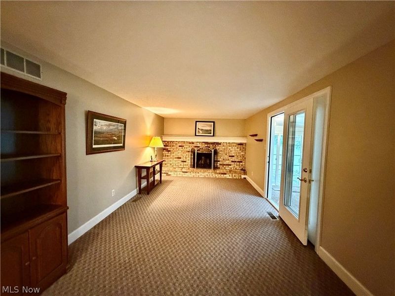 243 Greenbriar Drive, Cortland, OH 44410 Photo 11