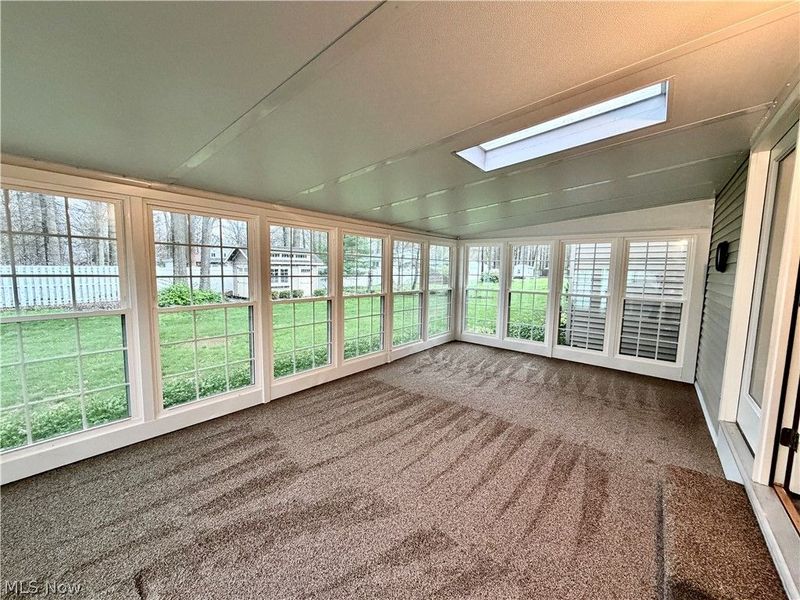 243 Greenbriar Drive, Cortland, OH 44410 Photo 17