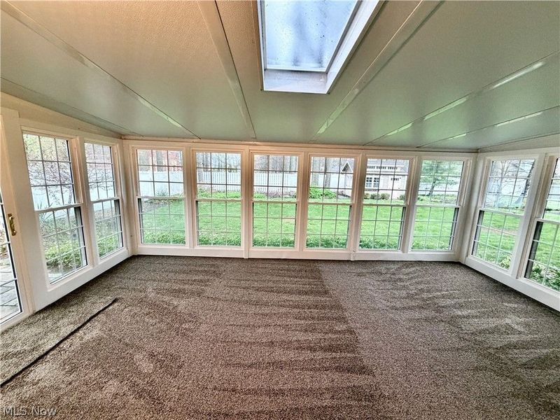 243 Greenbriar Drive, Cortland, OH 44410 Photo 18