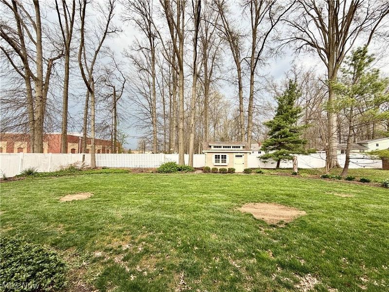 243 Greenbriar Drive, Cortland, OH 44410 Photo 30