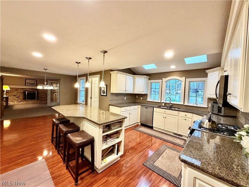 243 Greenbriar Drive, Cortland, OH 44410 Photo 4