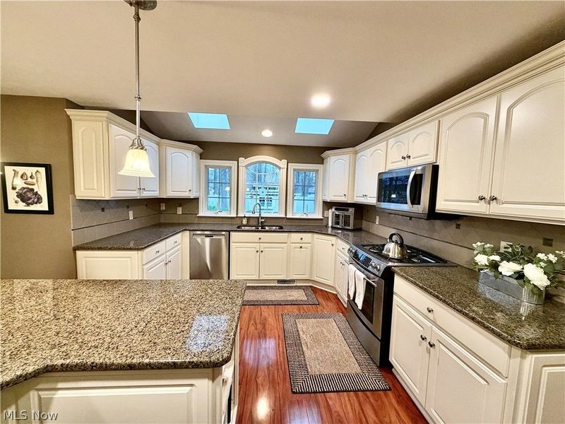 243 Greenbriar Drive, Cortland, OH 44410 Photo 5