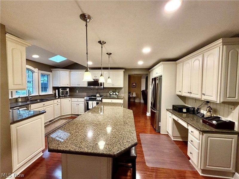 243 Greenbriar Drive, Cortland, OH 44410 Photo 6