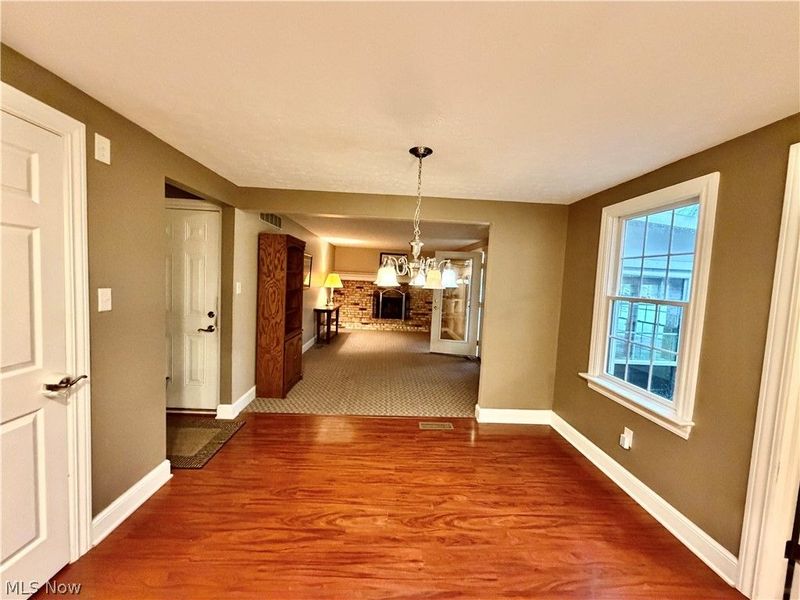 243 Greenbriar Drive, Cortland, OH 44410 Photo 9