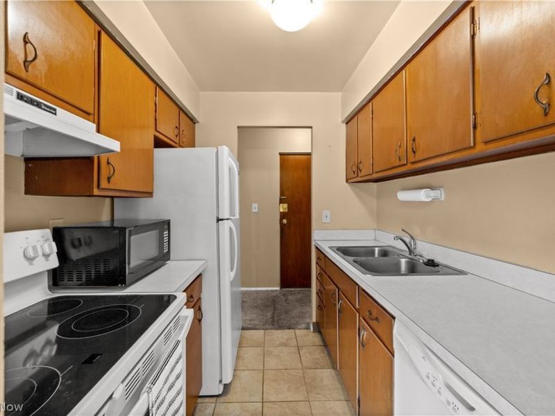 20312 Lorain Road, Fairview Park, OH 44126 Photo 15