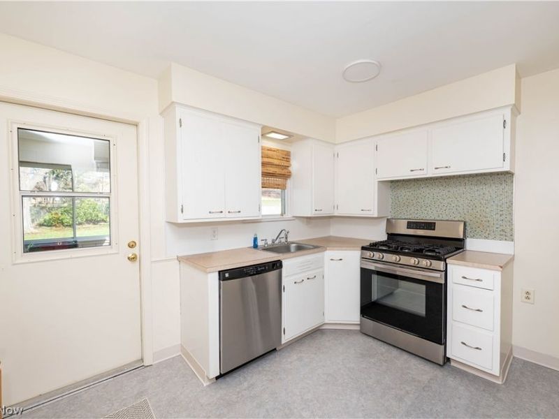 5139 Robinhood Drive, Willoughby, OH 44094 Photo 7