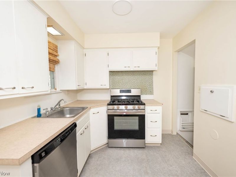 5139 Robinhood Drive, Willoughby, OH 44094 Photo 8