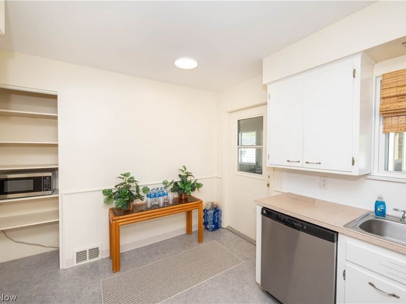 5139 Robinhood Drive, Willoughby, OH 44094 Photo 9