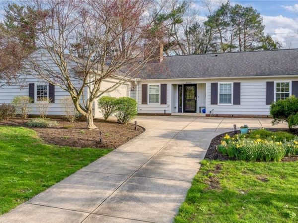 24100 Hazelmere Road , Shaker Heights, OH 44122