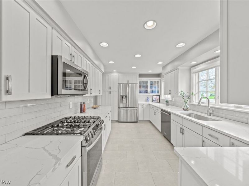 24100 Hazelmere Road, Shaker Heights, OH 44122 Photo 19