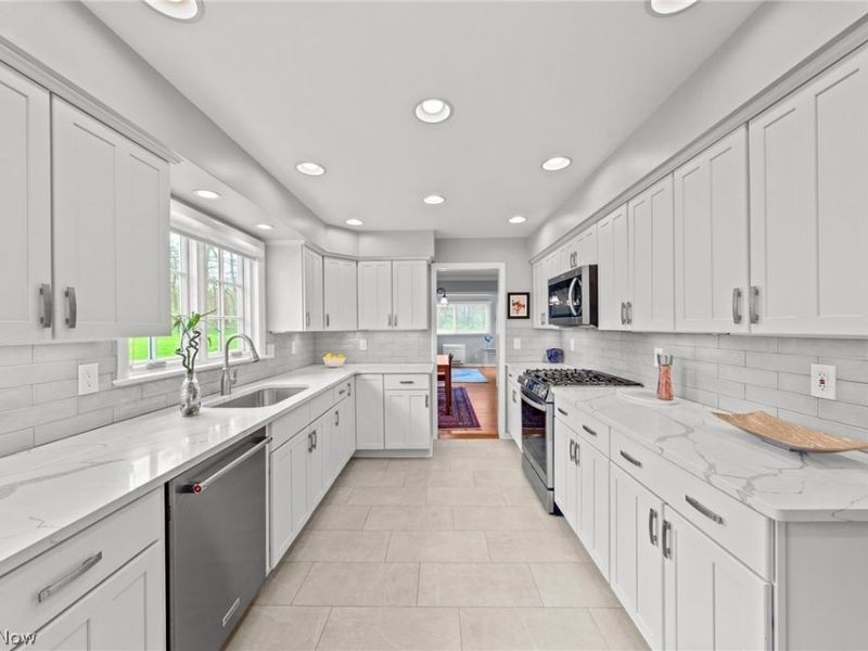 24100 Hazelmere Road, Shaker Heights, OH 44122 Photo 20