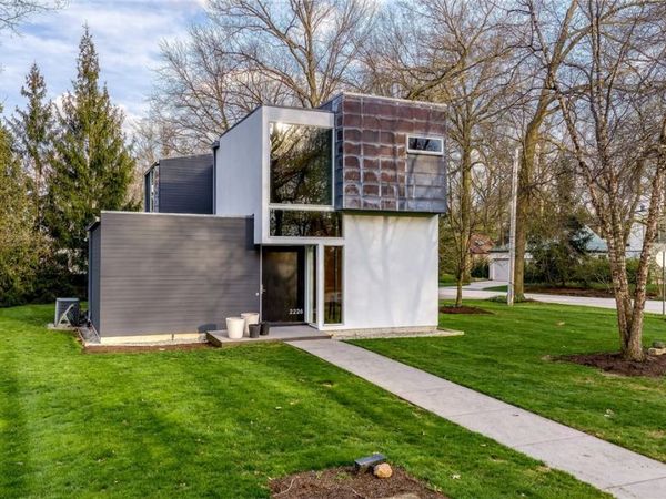 2226 Chestnut Hills Drive , Cleveland Heights, OH 44106