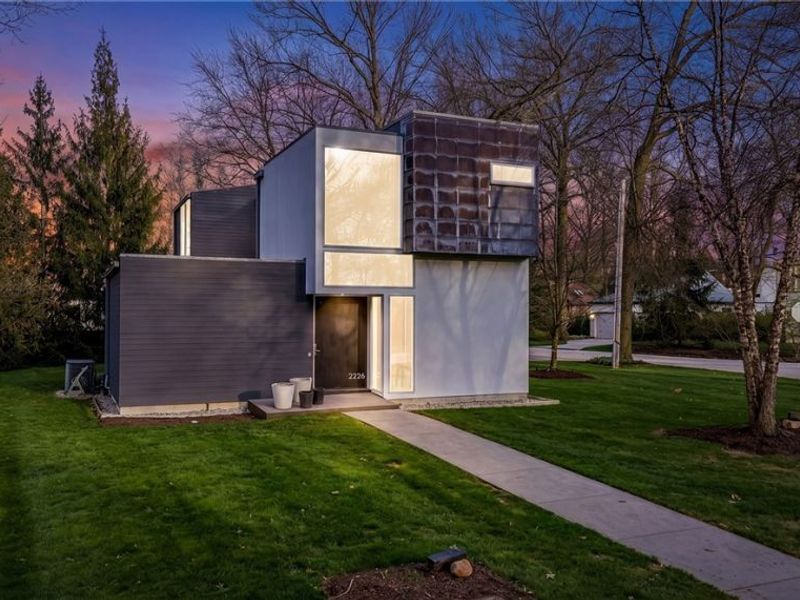 2226 Chestnut Hills Drive, Cleveland Heights, OH 44106 Photo 2