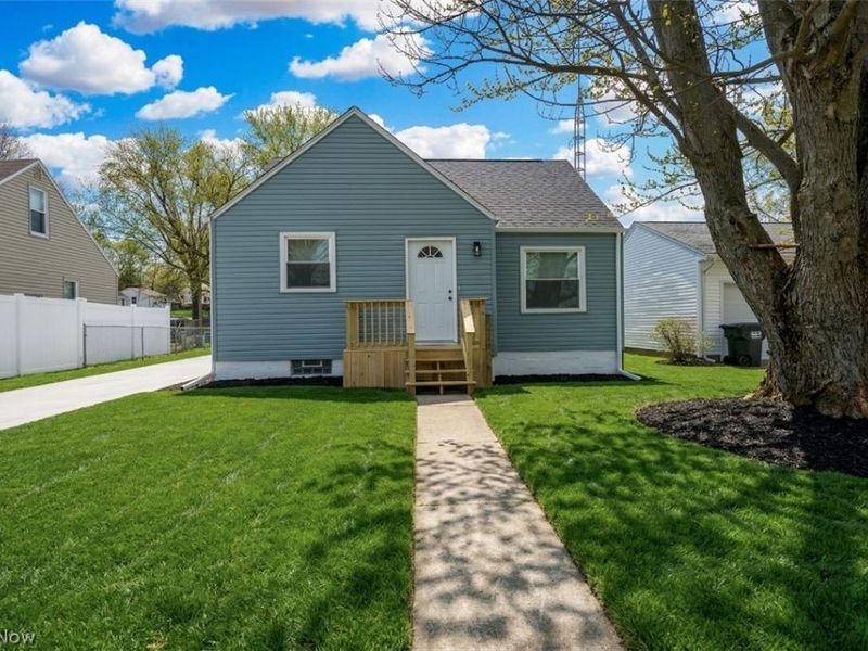 2212 Amherst Avenue NW, Massillon, OH 44646 Photo 1