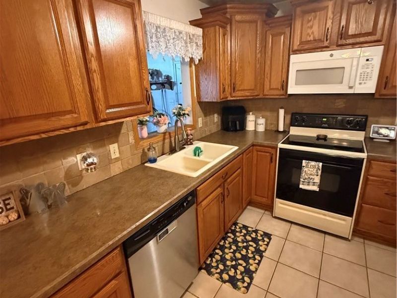 2158 Elm Trace Street, Austintown, OH 44515 Photo 2