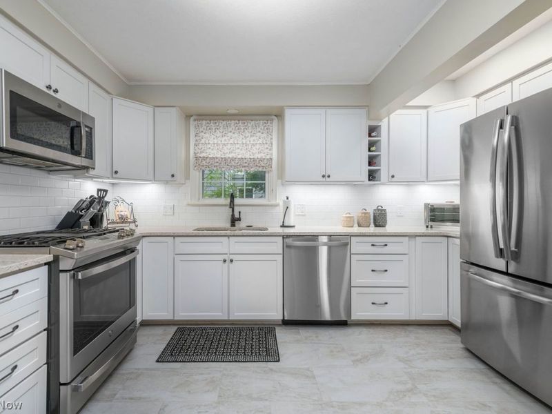 328 Oakmoor Road, Bay Village, OH 44140 Photo 12