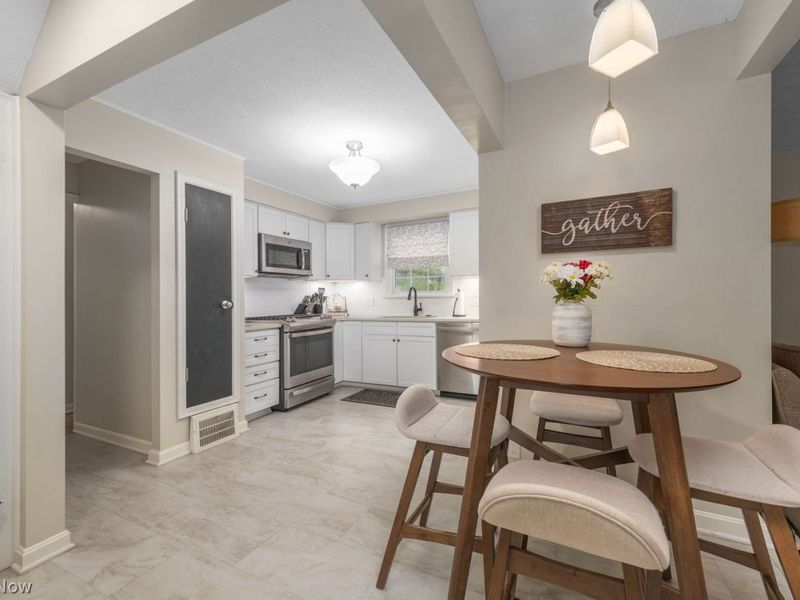 328 Oakmoor Road, Bay Village, OH 44140 Photo 15