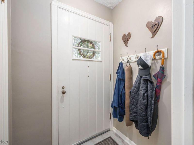 328 Oakmoor Road, Bay Village, OH 44140 Photo 3