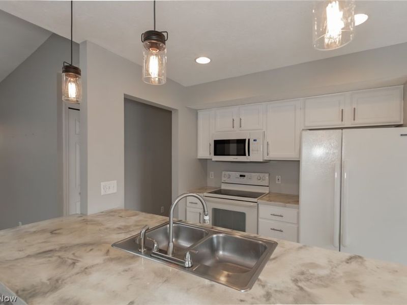 842 Doris Circle, Painesville, OH 44077 Photo 12