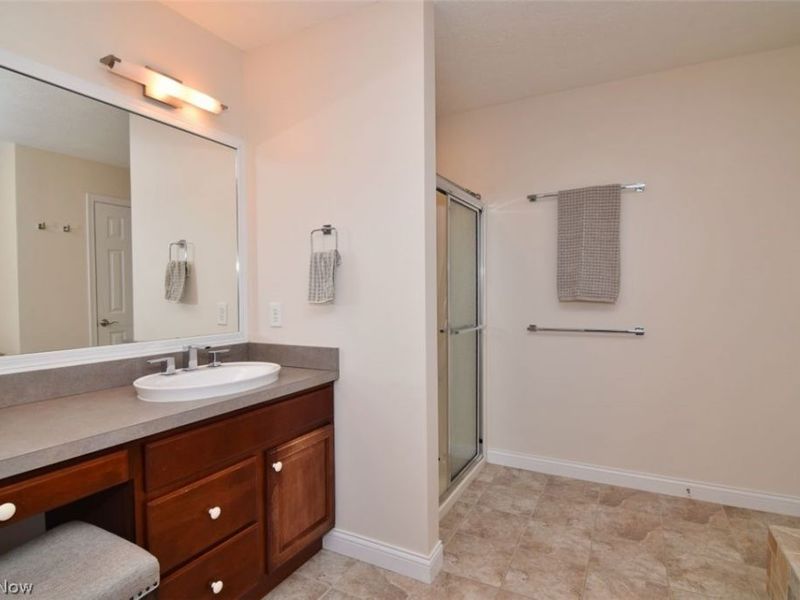 355 Hollyhock Court, Mayfield Heights, OH 44124 Photo 17