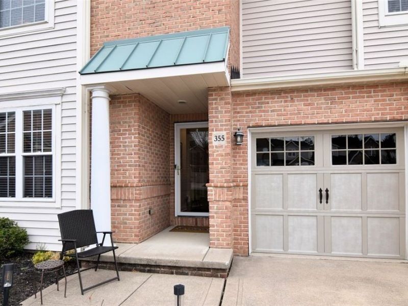 355 Hollyhock Court, Mayfield Heights, OH 44124 Photo 2