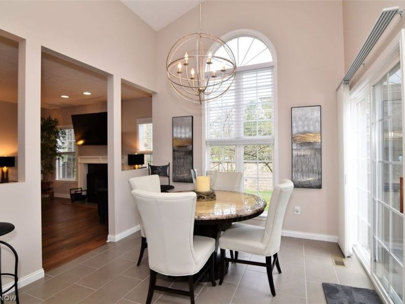 355 Hollyhock Court, Mayfield Heights, OH 44124 Photo 7