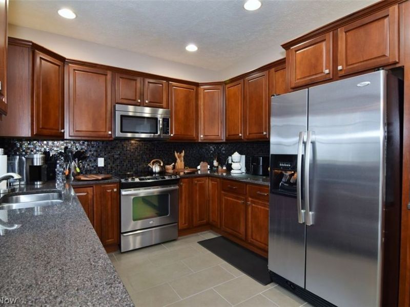 355 Hollyhock Court, Mayfield Heights, OH 44124 Photo 8