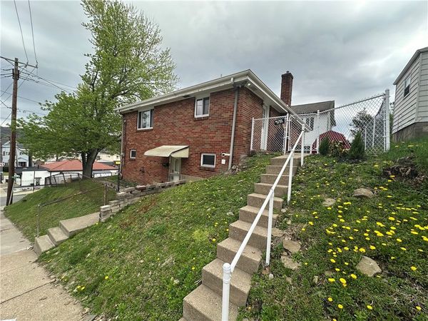 900 State Avenue , Coraopolis, PA 15108