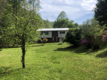 399 Hayes Branch, Langley, KY 41645