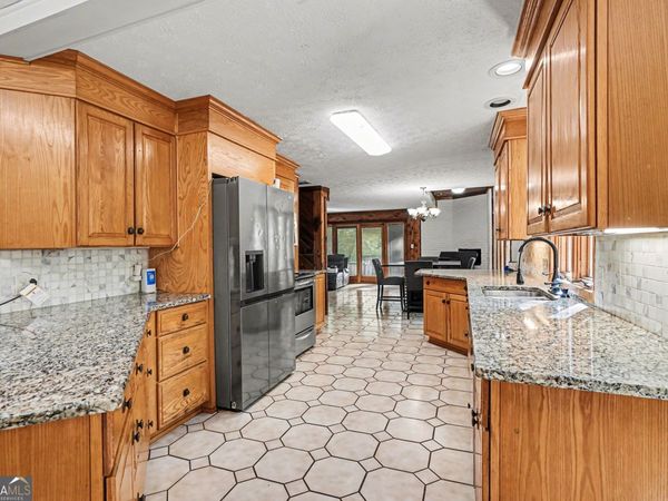 2530 Rockbridge Road NW, Conyers, GA 30012