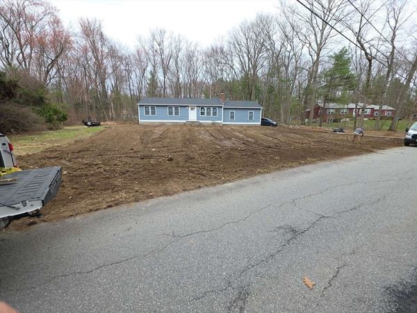 8 Galloway Road, Chelmsford, MA 01824